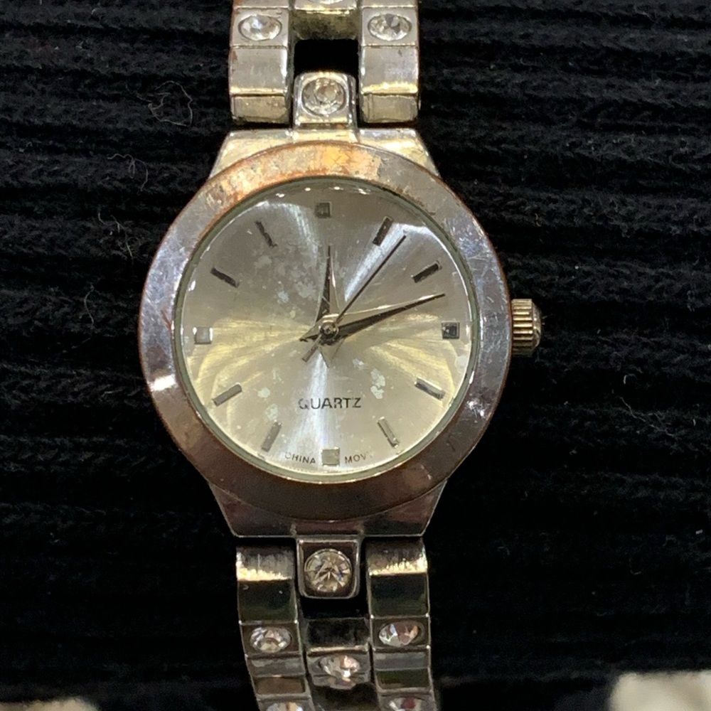 Avenue Silver Women's Quartz Watch with Crystal Accents